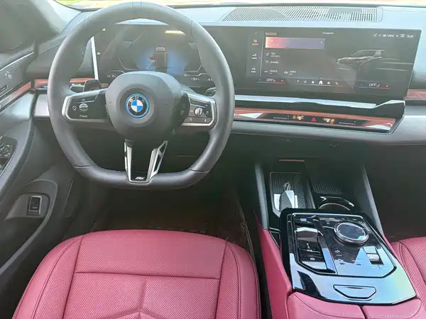BMW i5 2025