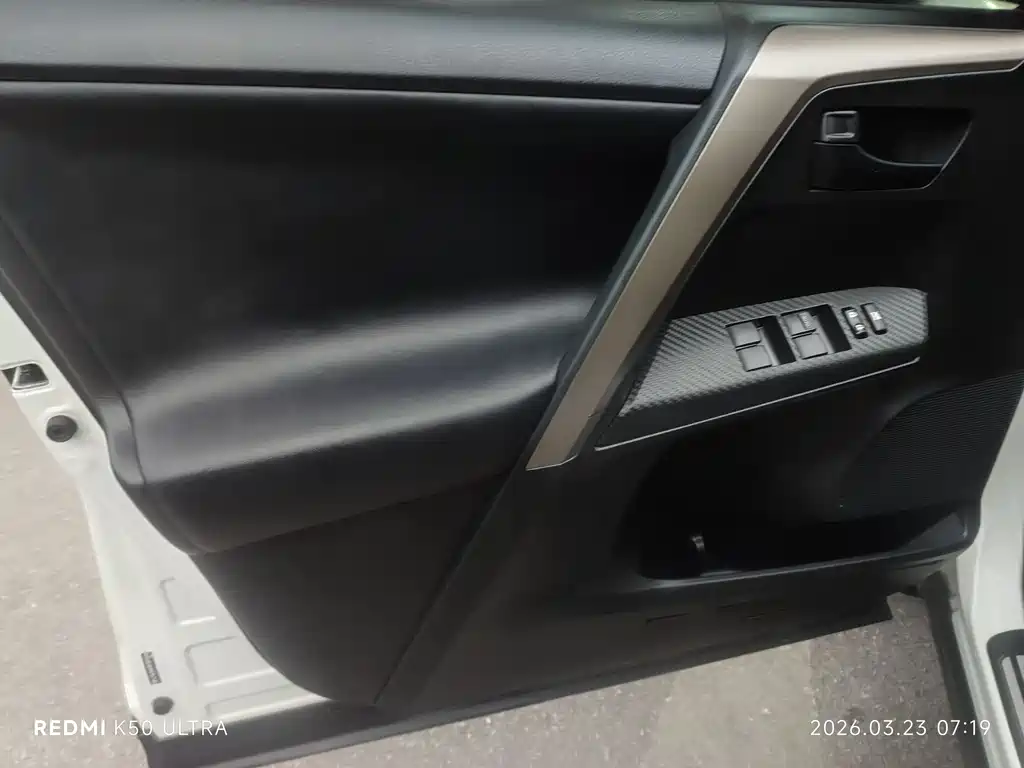 Toyota RAV4 2015 — фото 18