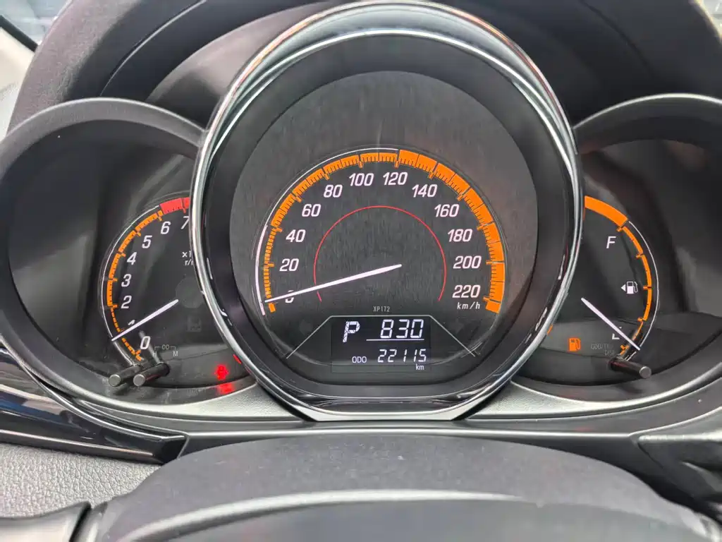 Toyota Yaris L 2022 — фото 13