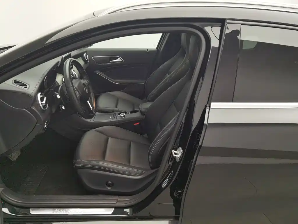 Mercedes-Benz GLA 2015 — фото 10