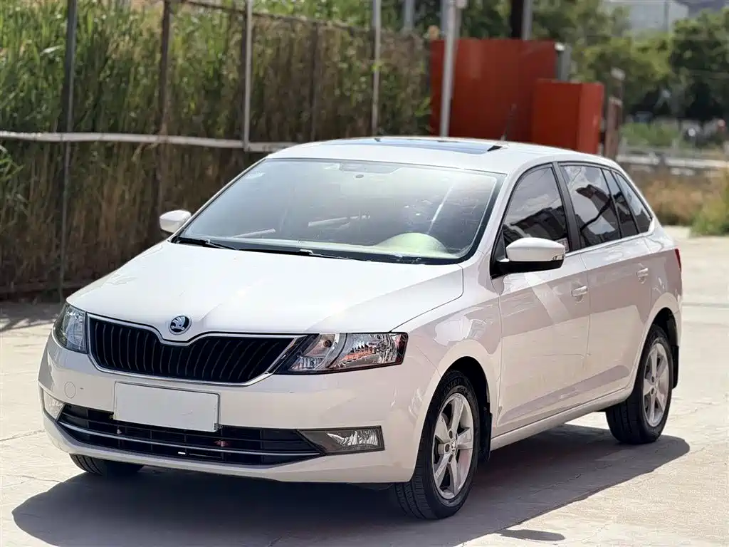 Skoda Rapid Spaceback 2018 — фото 1