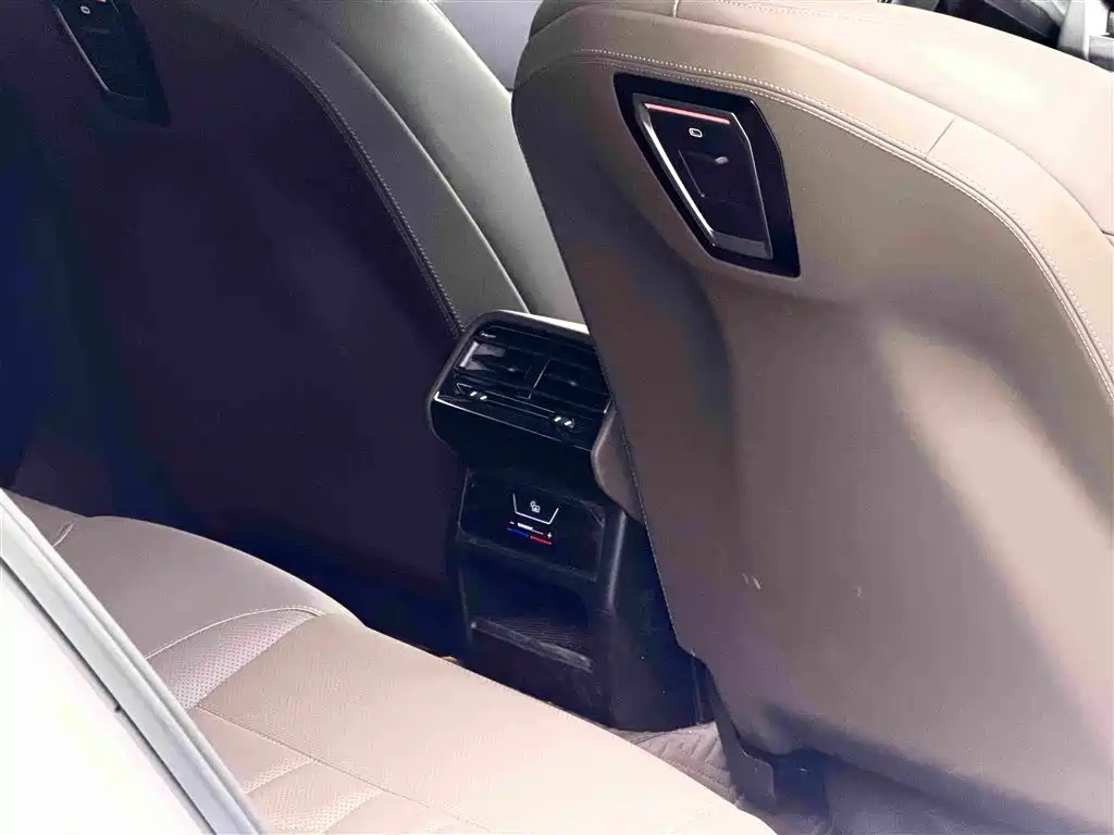 BMW 5 Series 2025 — фото 15