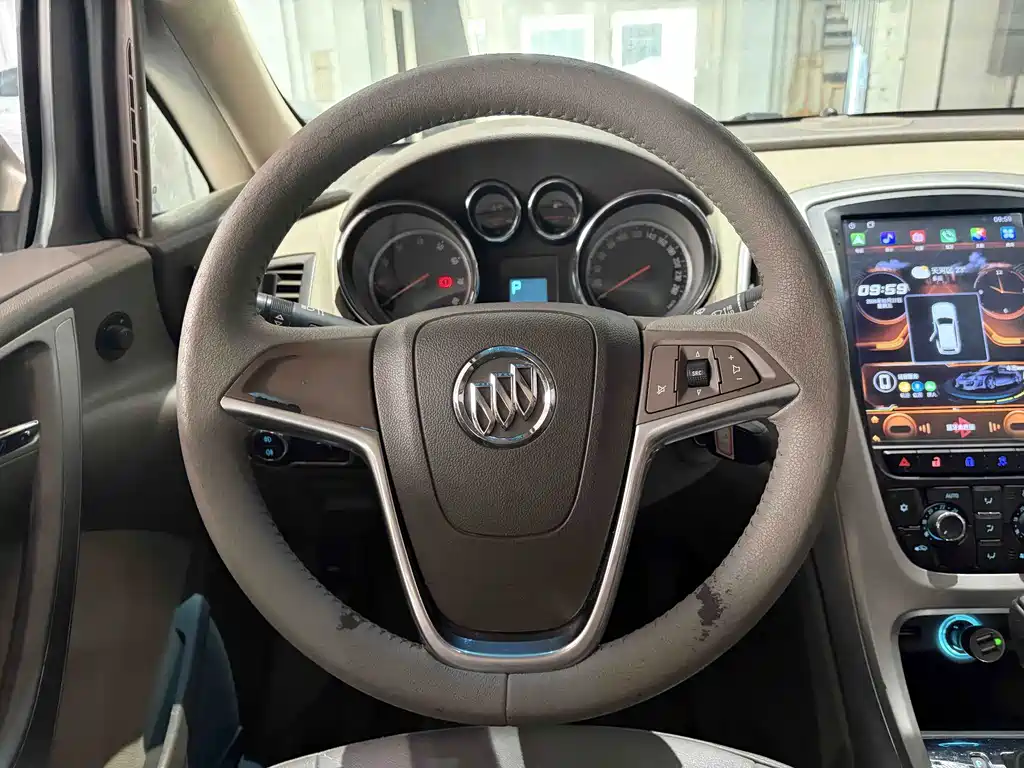 Buick Excelle 2015 — фото 11