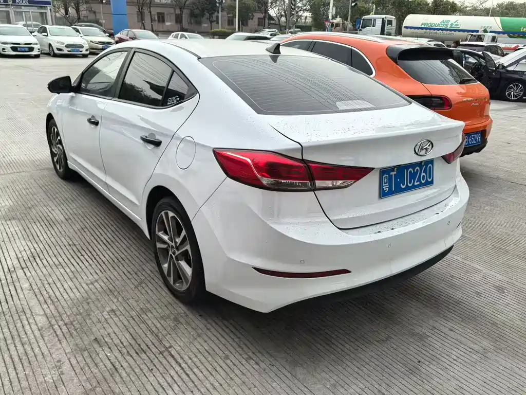 Hyundai Elantra 2021 — фото 4