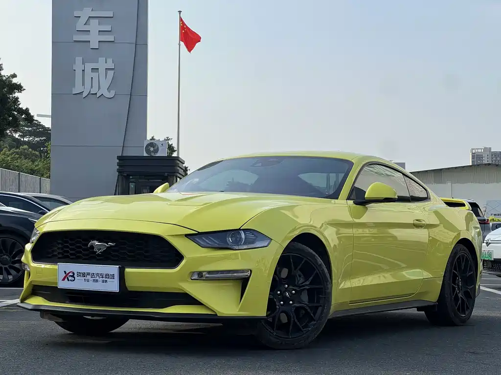 Ford Mustang 2022 — фото 1