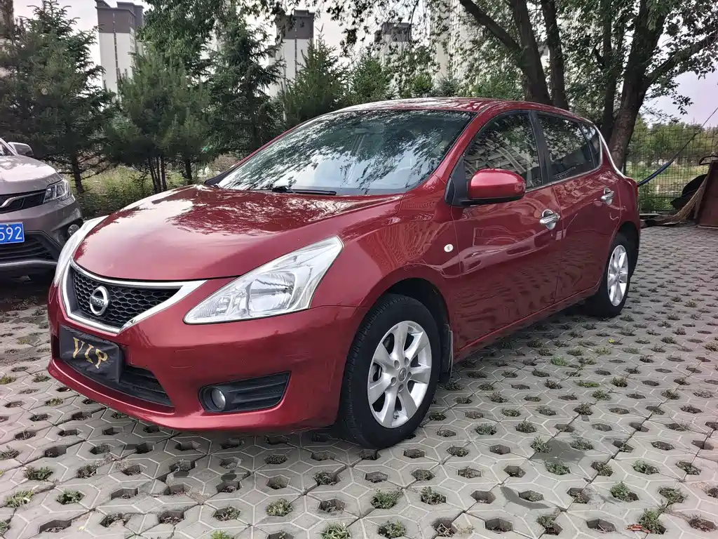 Nissan Tiida 2015