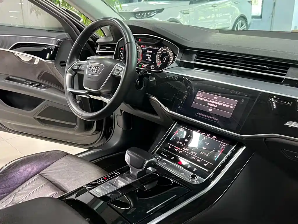Audi A8 2019 — фото 19