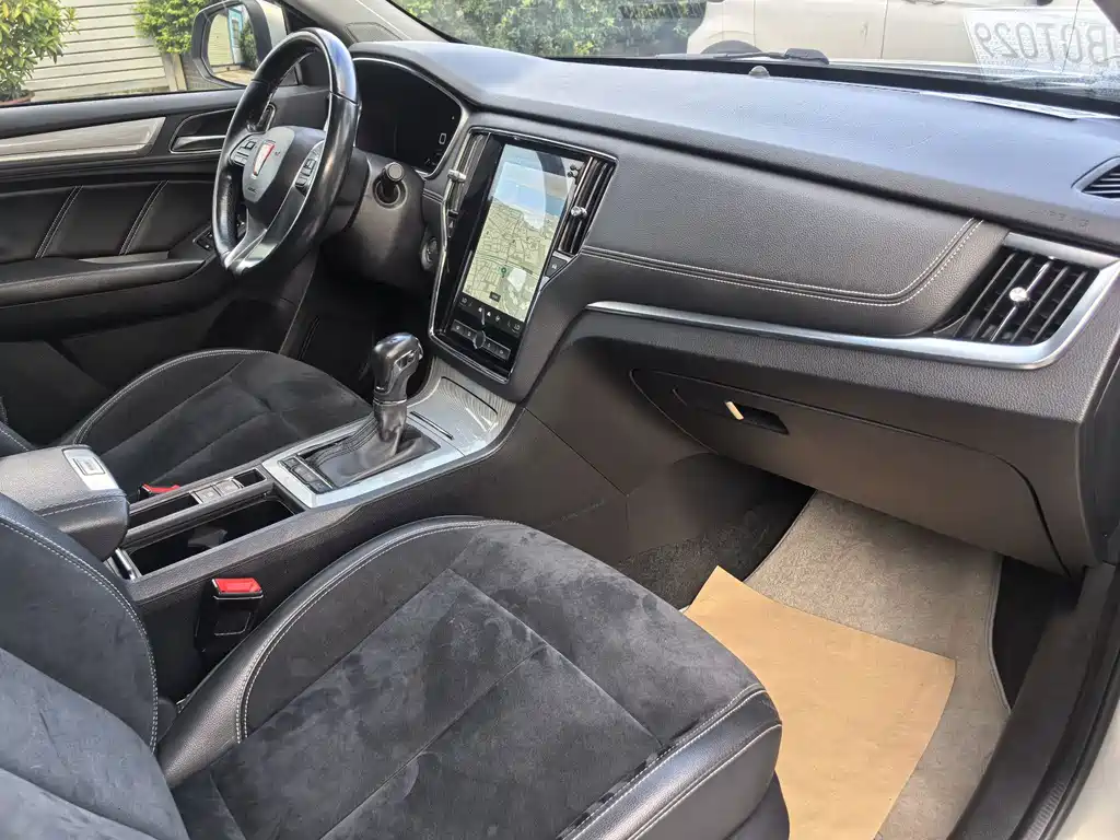 Roewe RX5 New Energy 2018 — фото 25
