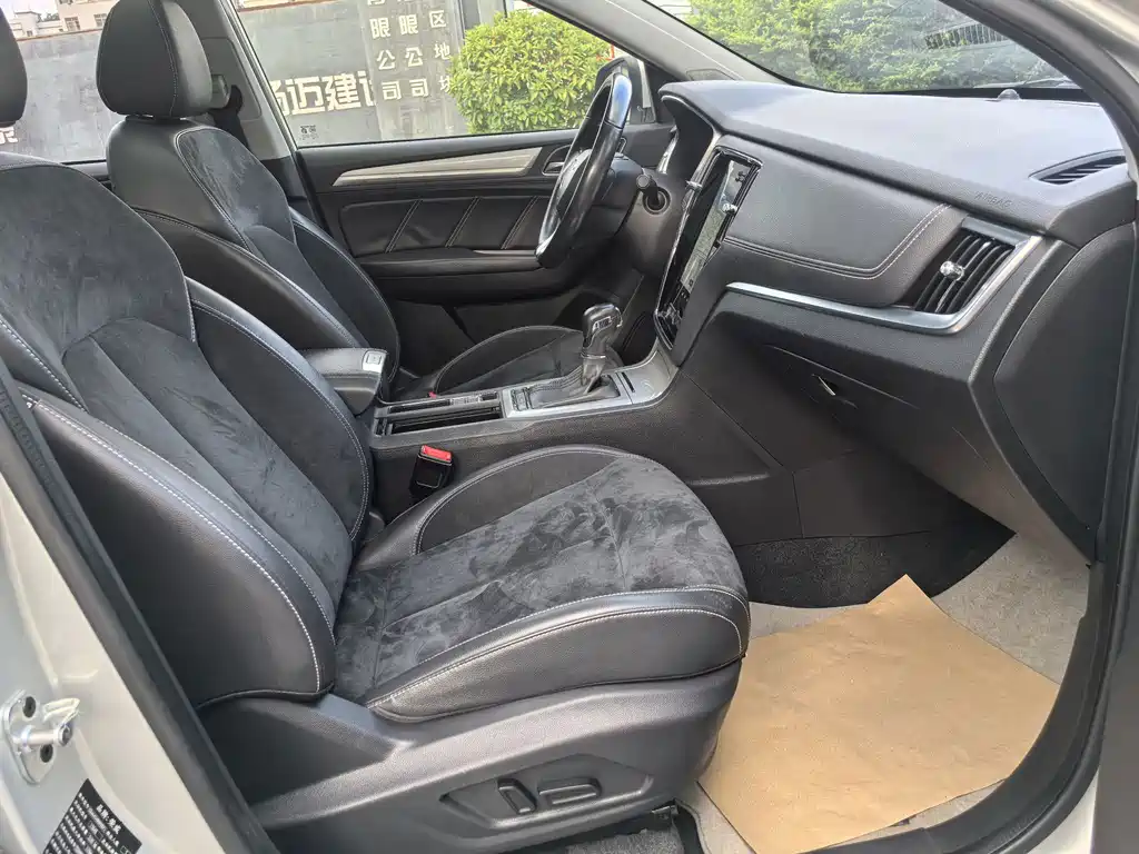 Roewe RX5 New Energy 2018 — фото 24