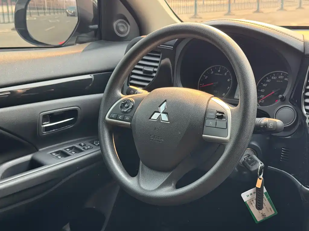 Mitsubishi Outlander 2022 — фото 11