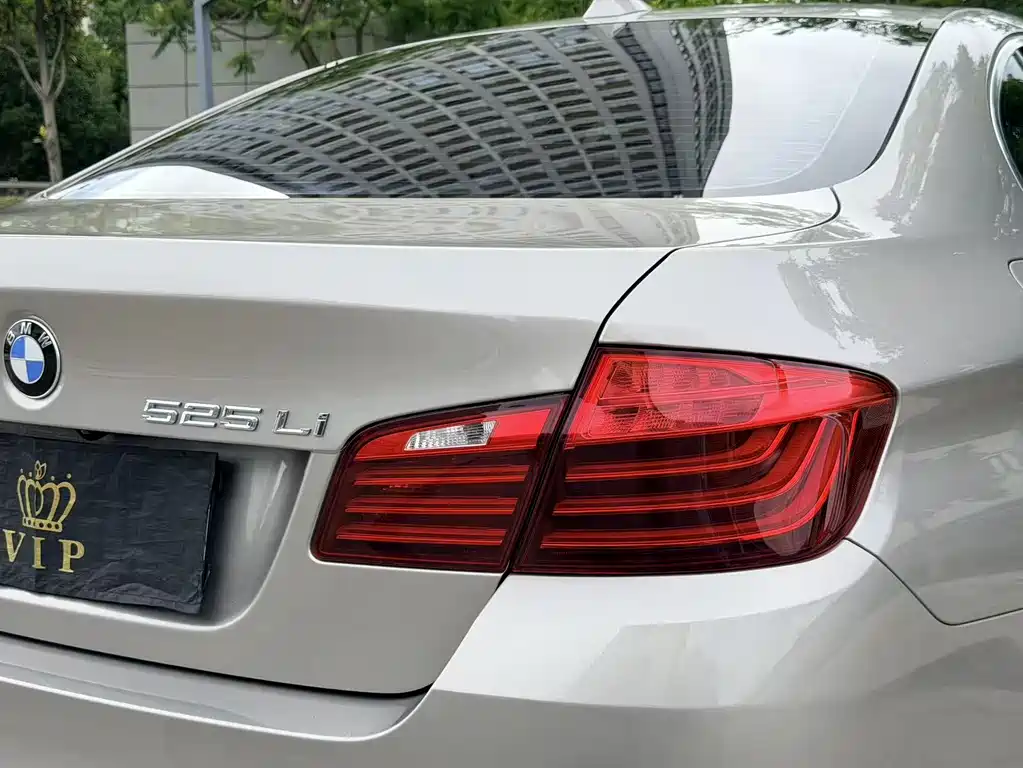BMW 5 Series 2016 — фото 31