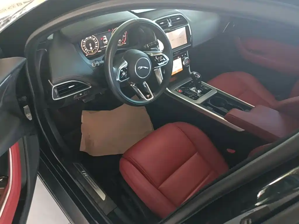 Jaguar XEL 2023 — фото 16