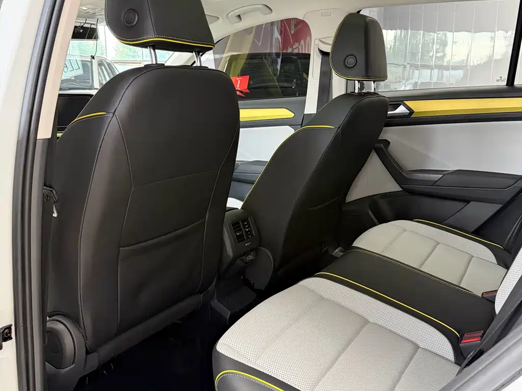 Volkswagen T-Roc 2023 — фото 12