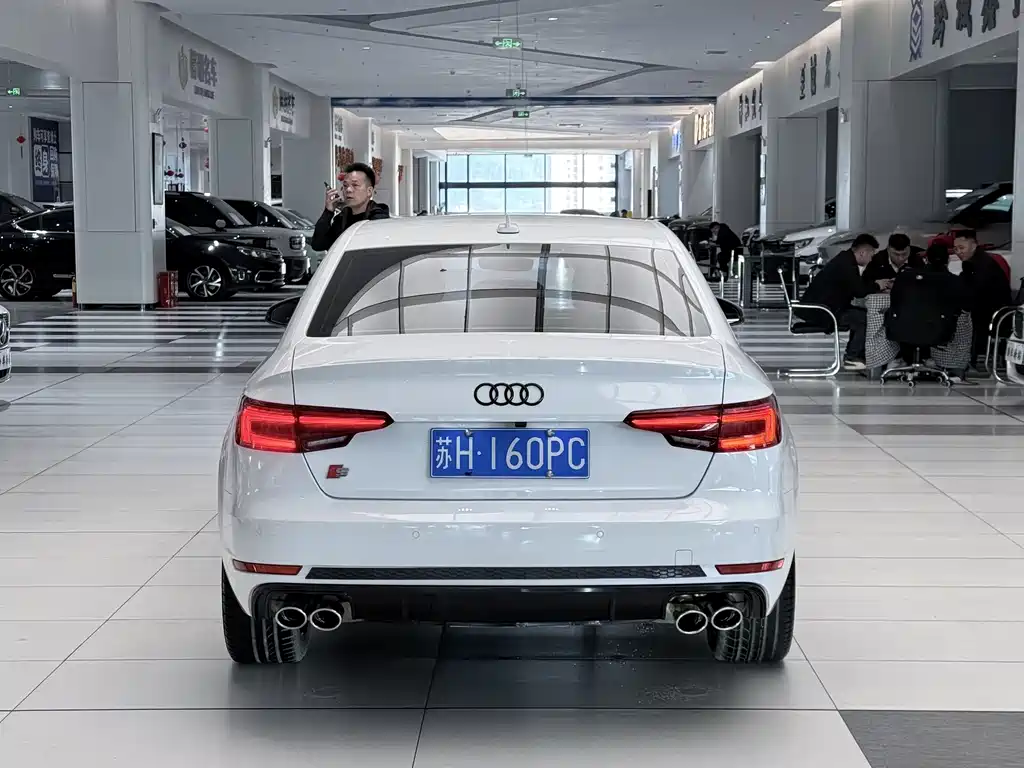 Audi A4L 2018 — фото 4