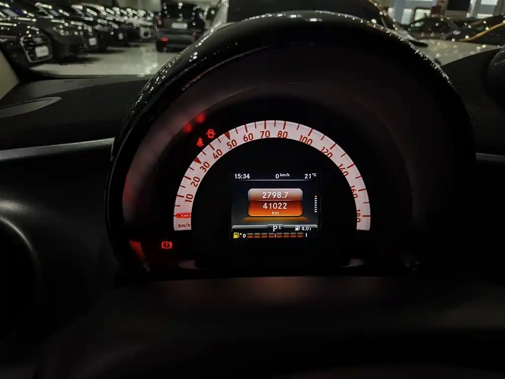 smart Fortwo 2019 — фото 12