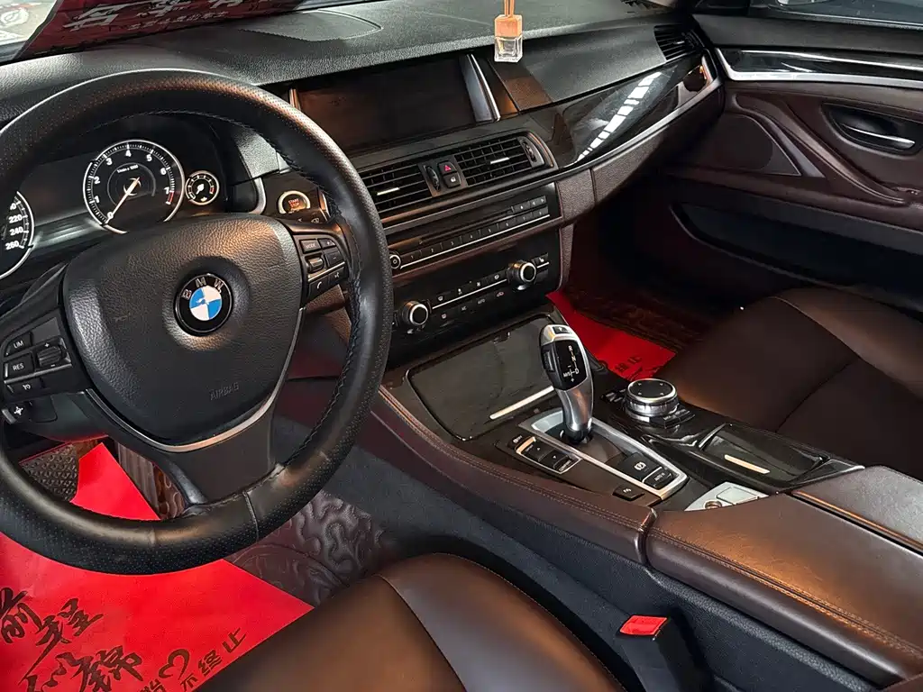 BMW 5 Series 2016 — фото 13