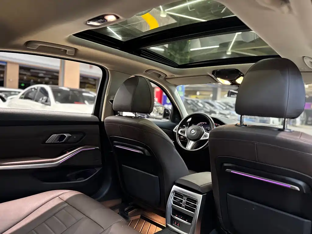 BMW 3 Series 2019 — фото 18