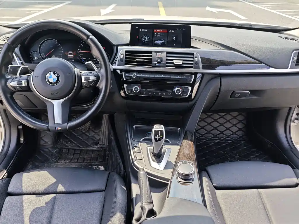 BMW 3 Series 2018 — фото 11