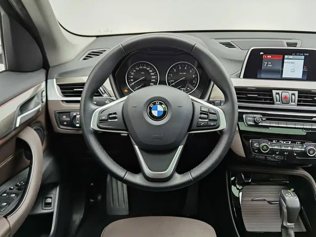 BMW X1 2018 — фото 11