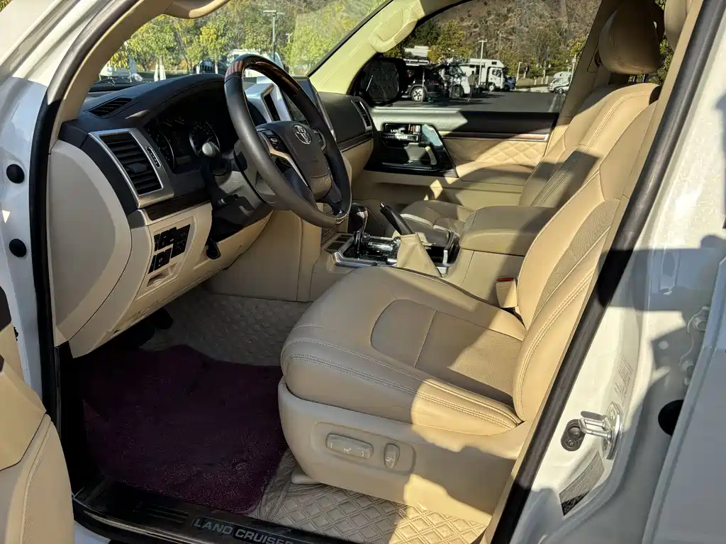 Toyota Land Cruiser 2018 — фото 13