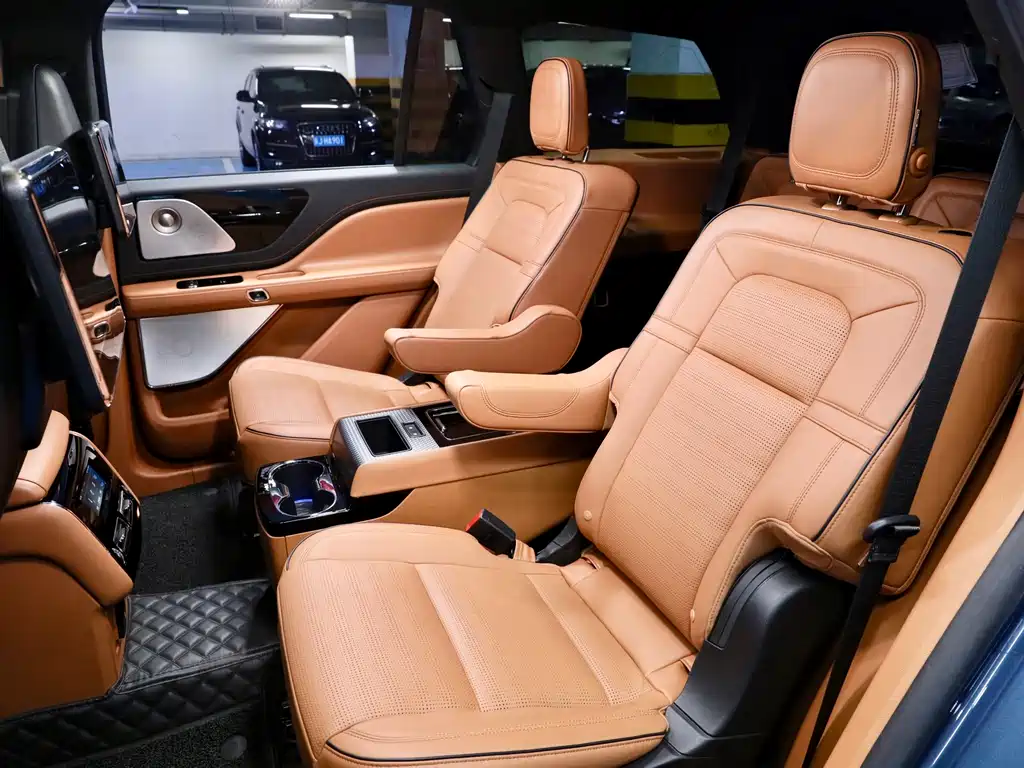 Lincoln Aviator 2020 — фото 12