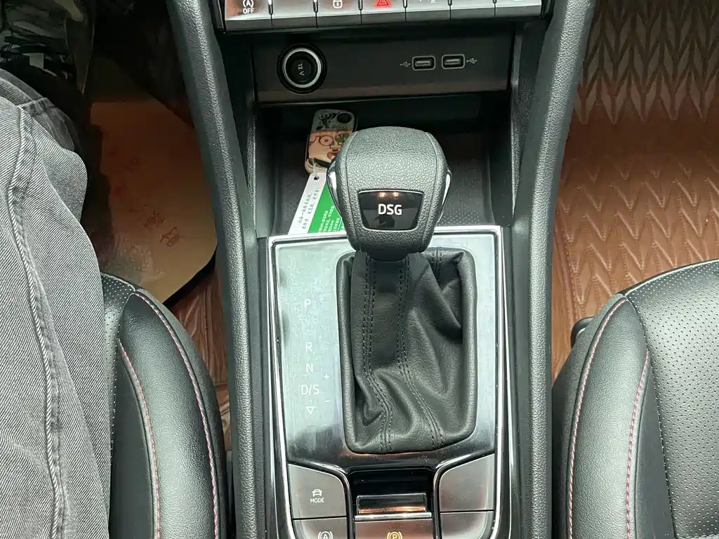 Skoda Karoq 2023 — фото 16