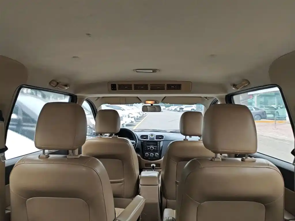 Wuling Hongguang 2015 — фото 17