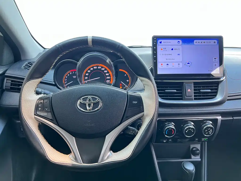 Toyota Yaris L 2022 — фото 9