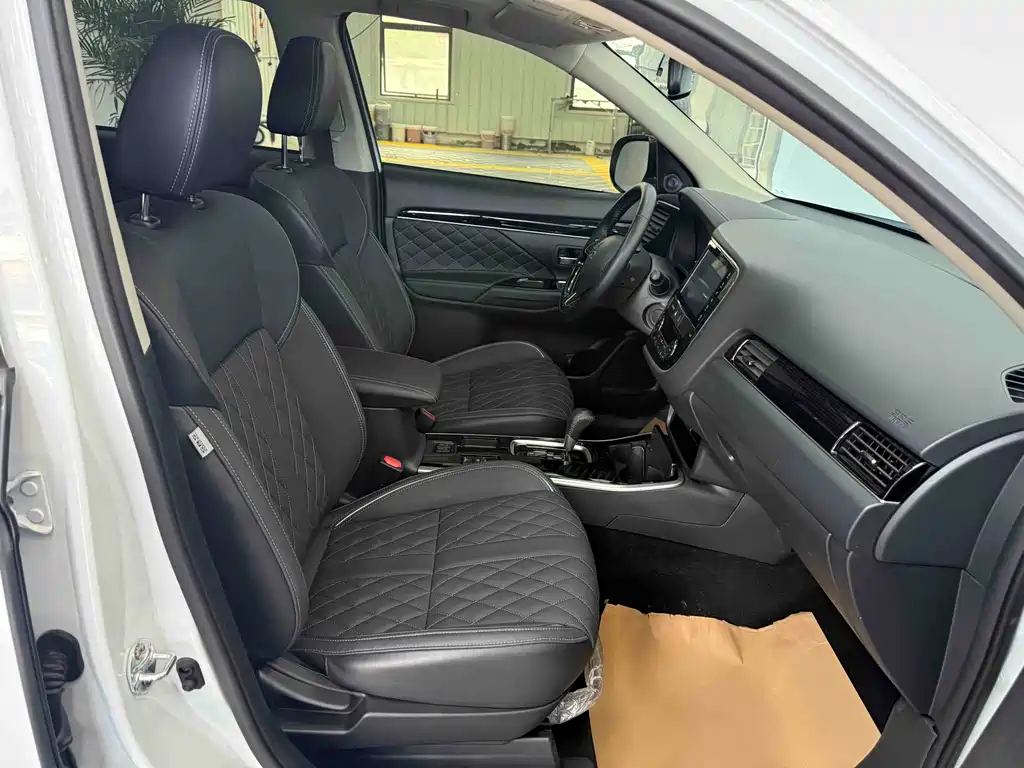 Mitsubishi Outlander 2022 — фото 20