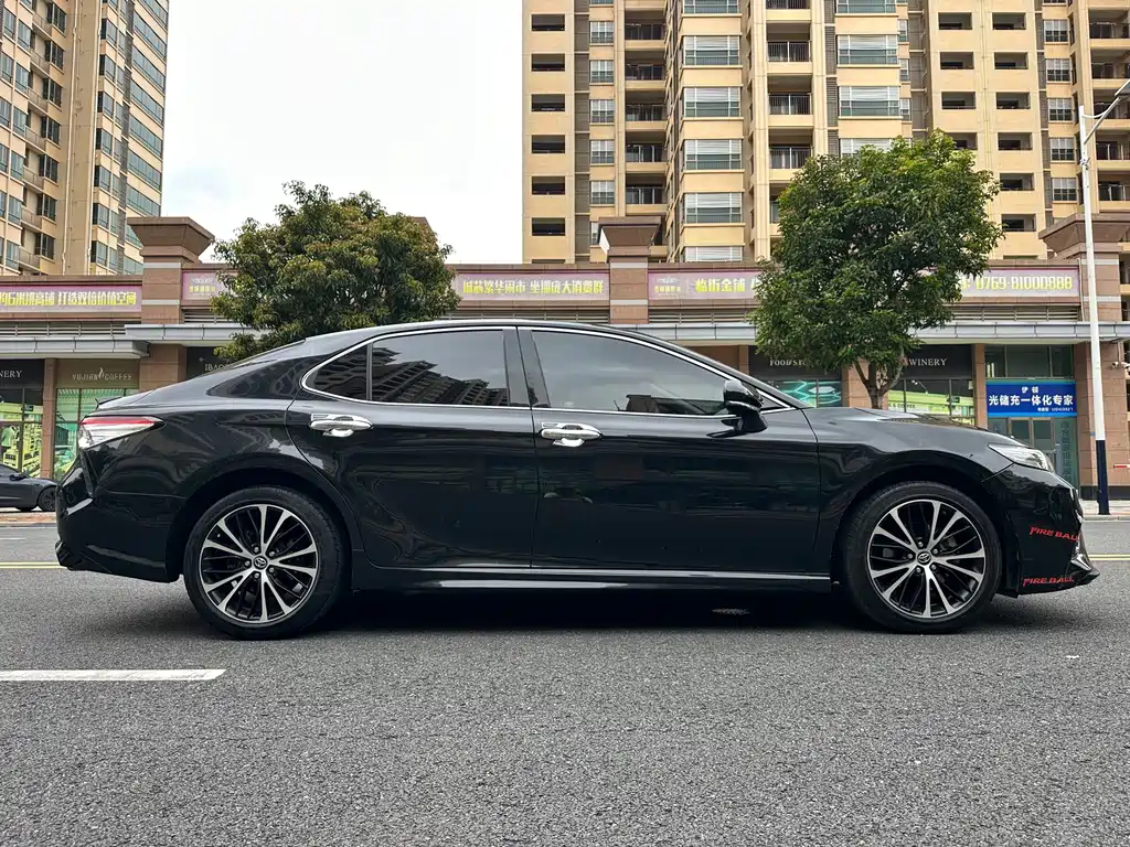 Toyota Camry 2019 — фото 8
