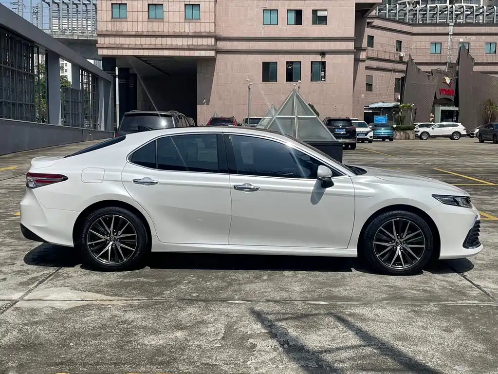 Toyota Camry 2023 — фото 30