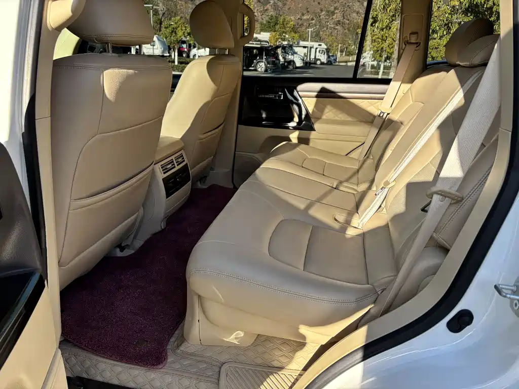 Toyota Land Cruiser 2018 — фото 8