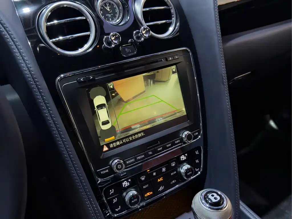 Bentley Flying Spur 2020 — фото 13