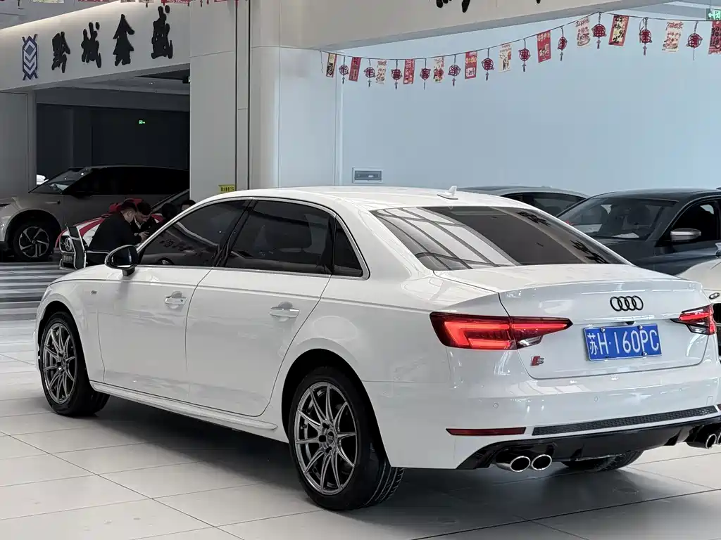 Audi A4L 2018 — фото 5