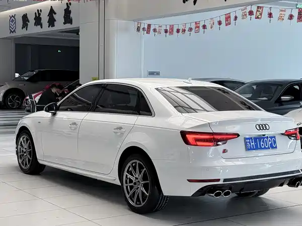Audi A4L 2018