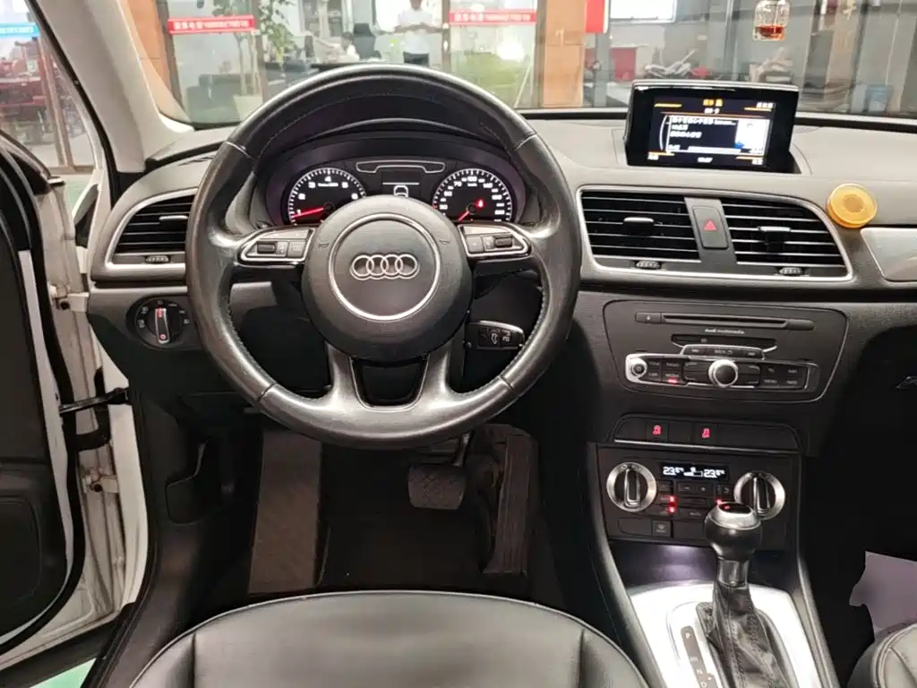 Audi Q3 2015 — фото 11