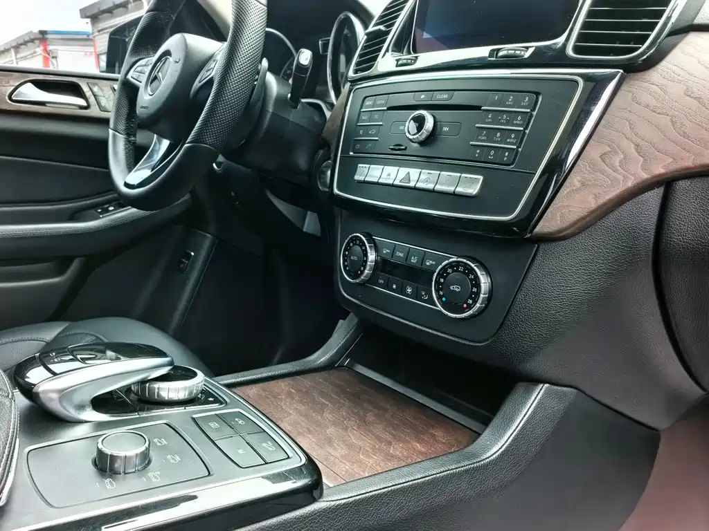 Mercedes-Benz GLE 2016 — фото 20