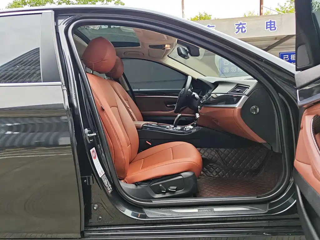 BMW 5 Series 2015 — фото 13