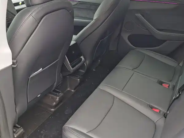 Tesla Model Y 2025