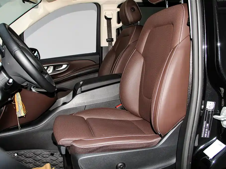 Mercedes-Benz V-Class 2023 — фото 17