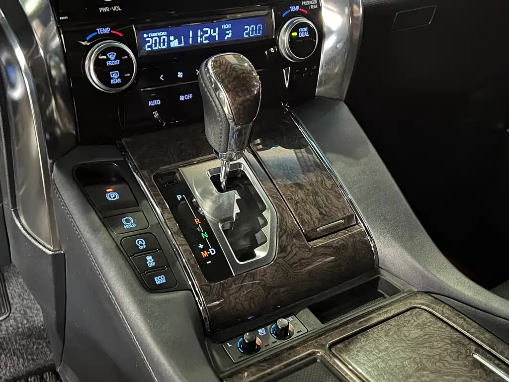 Toyota Alphard 2018 — фото 11