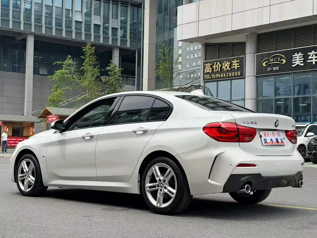 BMW 1 Series 2019 — фото 7