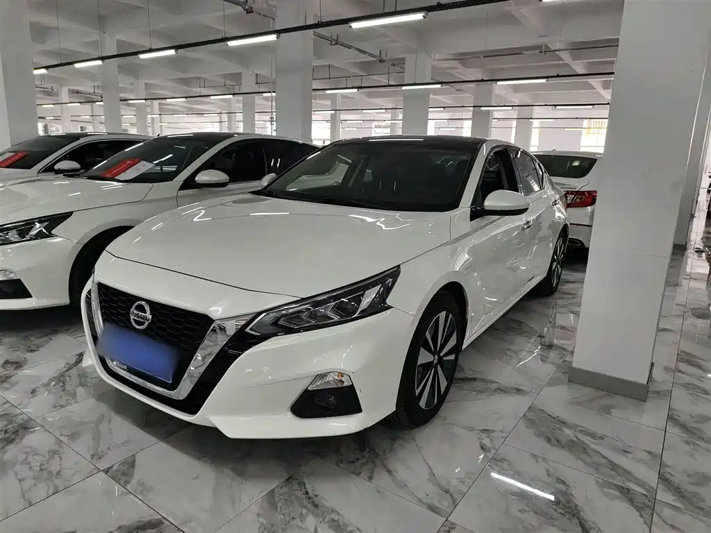 Nissan Teana 2022 — фото 1