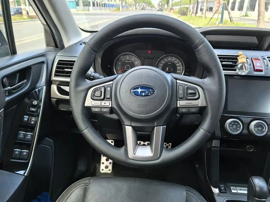 Subaru Forester 2016 — фото 10