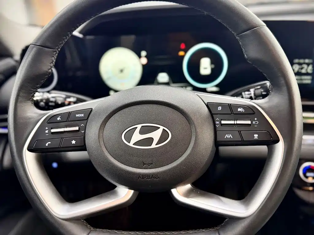 Hyundai Elantra 2023 — фото 21