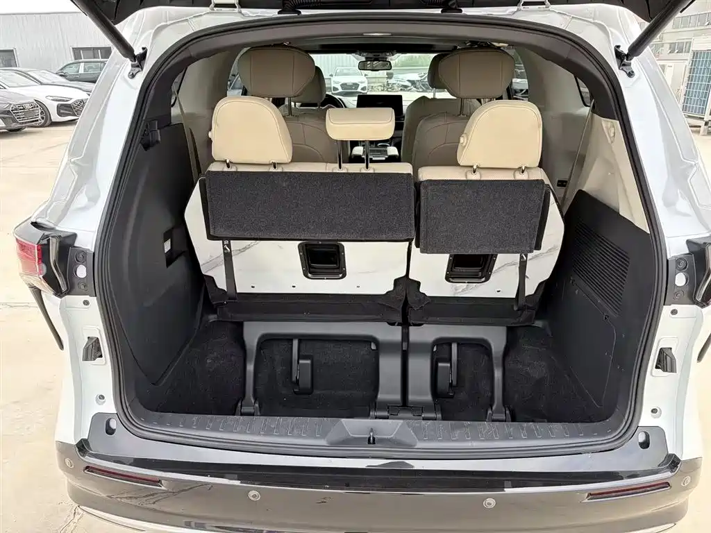 Toyota Sienna 2022 — фото 23