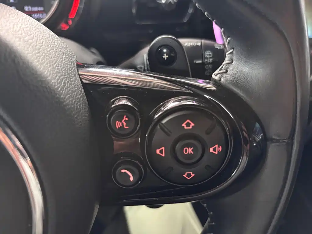 MINI Clubman 2018 — фото 24