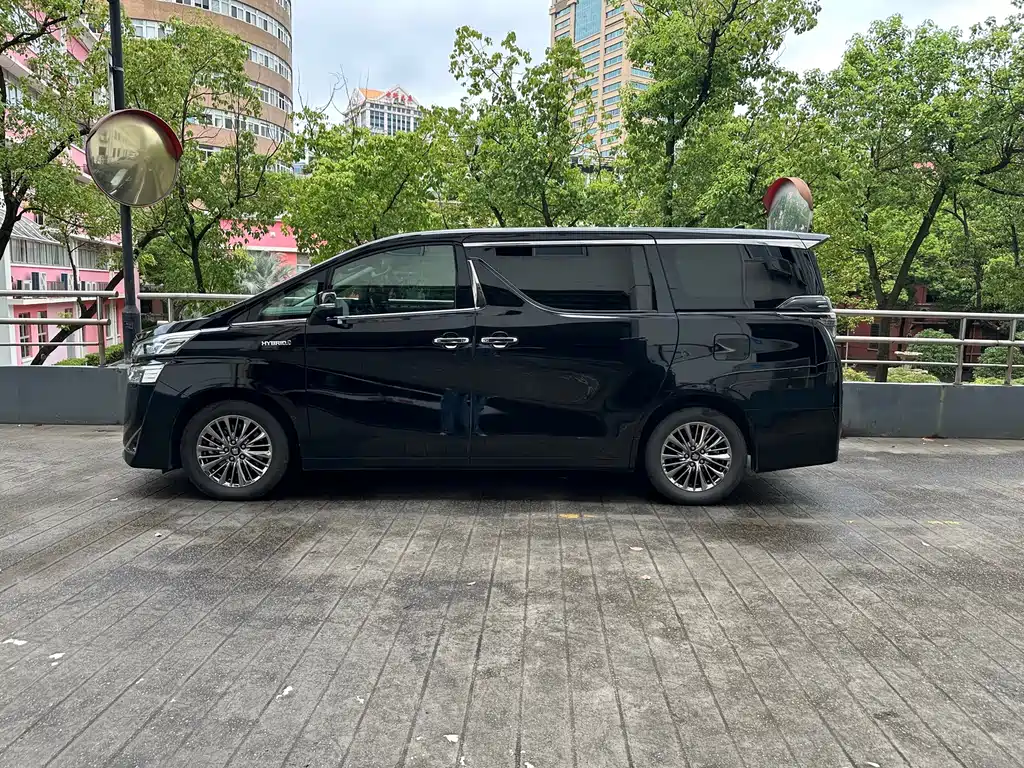 Toyota Vellfire 2022 — фото 3
