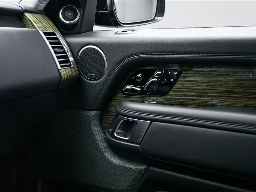 Land Rover Range Rover 2018 — фото 18