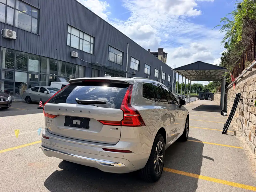 Volvo XC60 2022 — фото 9